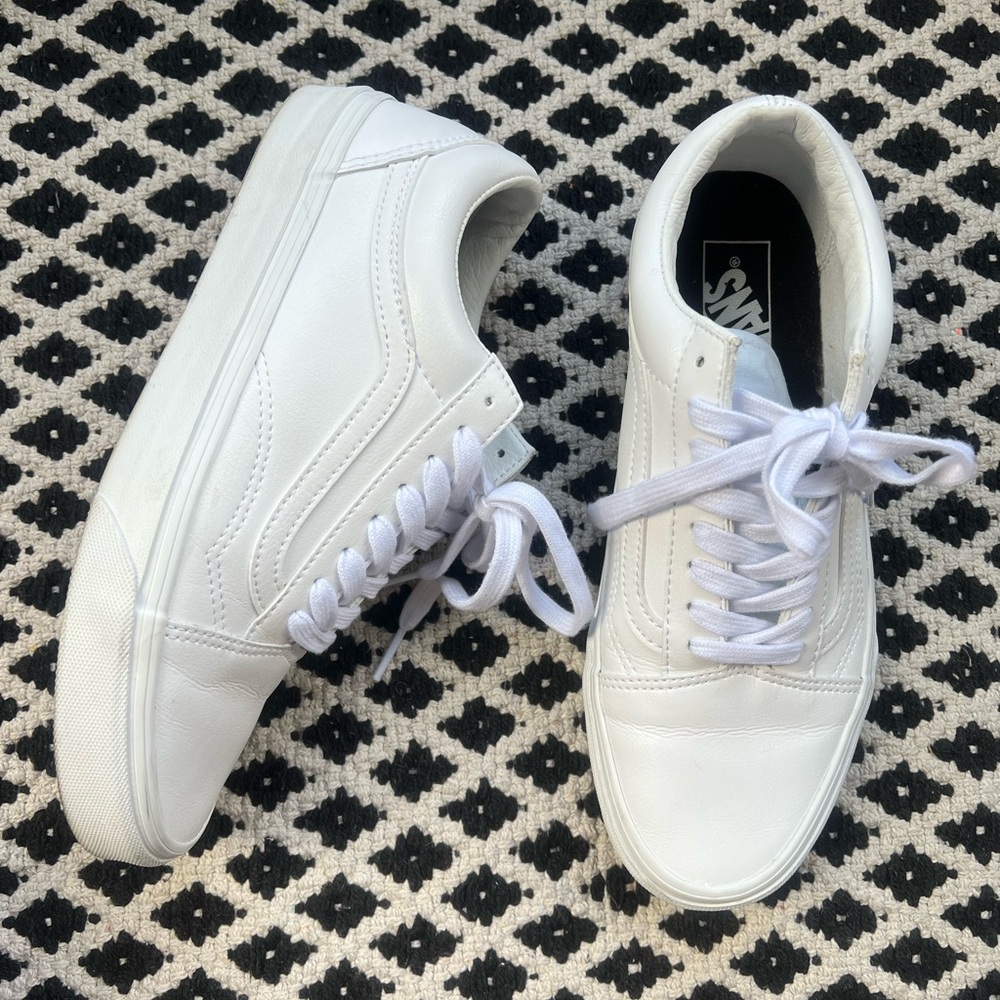 Vans Old Skool Classic Tumble Leather Sneakers - True White Size 8.5 Women
